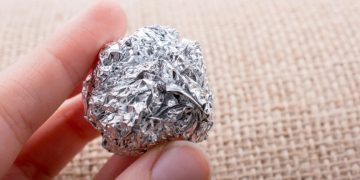 Alüminyum folyodan top yapıp cebine koyanlar aynı faydayı görüyor