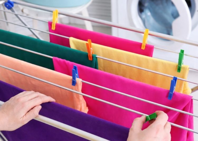 Balkonsuz evlerde çamaşırları kokutmadan kurutmanın basit yöntemi