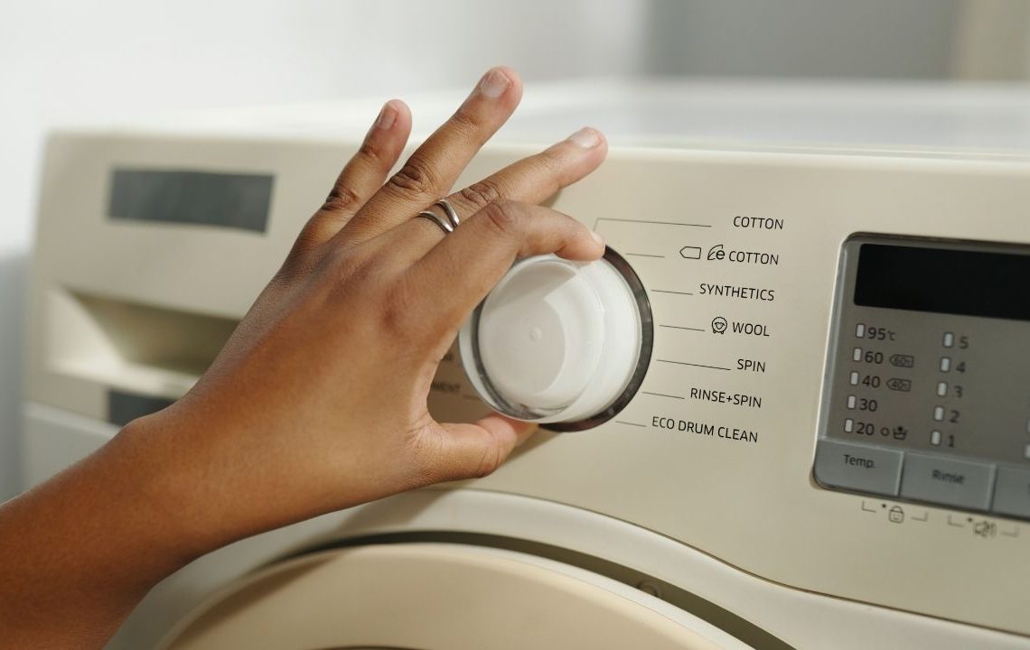 Çamaşır makinesi çalıştırırken faturayı yarıya indiren saat aralığı açıklandı