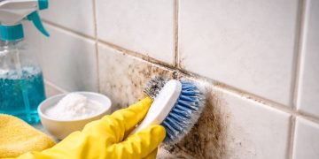 Fayans derzlerindeki küf ve kiri 10 dakikada yok eden 4 ürün