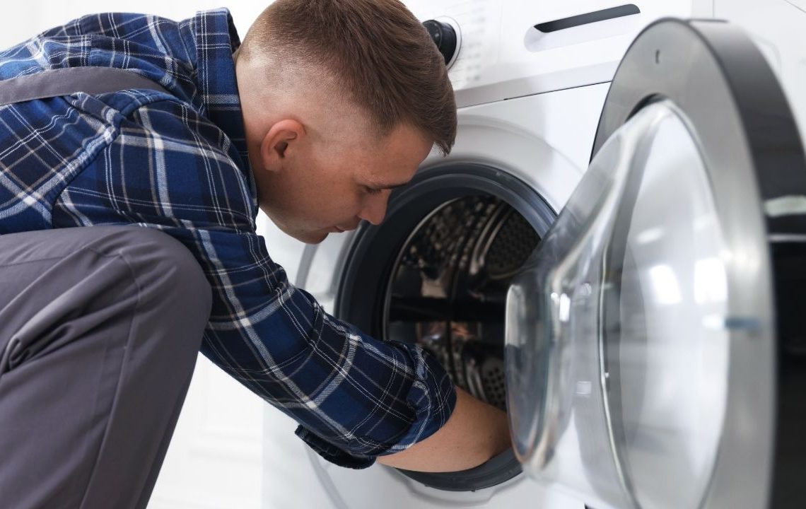 Gürültülü ve sallanan çamaşır makinesini 5 adımda düzeltin