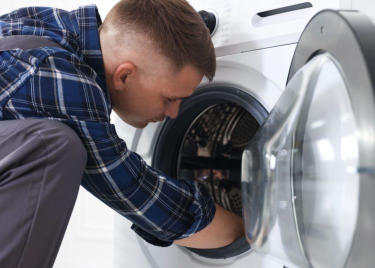 Gürültülü ve sallanan çamaşır makinesini 5 adımda düzeltin