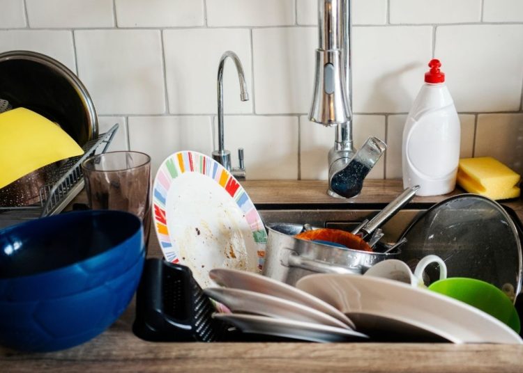 Kirli bulaşıkları asla gece boyunca bekletmeyin: Sadece hijyen meselesi değil