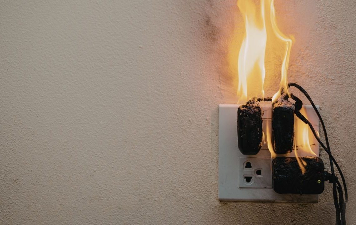 Mühendisten kritik uyarı: Evden çıkarken fişte bırakılmaması gereken 7 cihaz