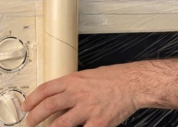 Sararan beyaz eşyaları gözle görülür şekilde açan doğal karışım