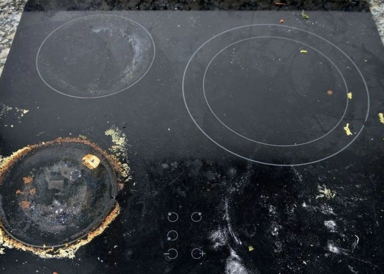 Seramik ocaktaki yanmış kısımları temizlemenin sırrı ortaya çıktı