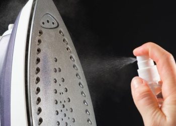 Ütü tabanındaki kireci söküp atan basit yöntem