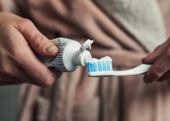 Uyumadan önce diş fırçalayanlar aynı hatayı yapıyor: Uzmanlardan kritik uyarı