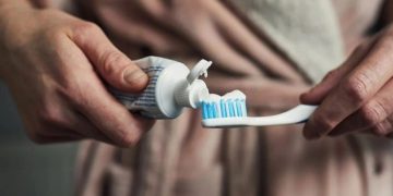 Uyumadan önce diş fırçalayanlar aynı hatayı yapıyor: Uzmanlardan kritik uyarı