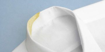 Sararan gömlek yakalarına veda ettiren pratik yöntem açıklandı